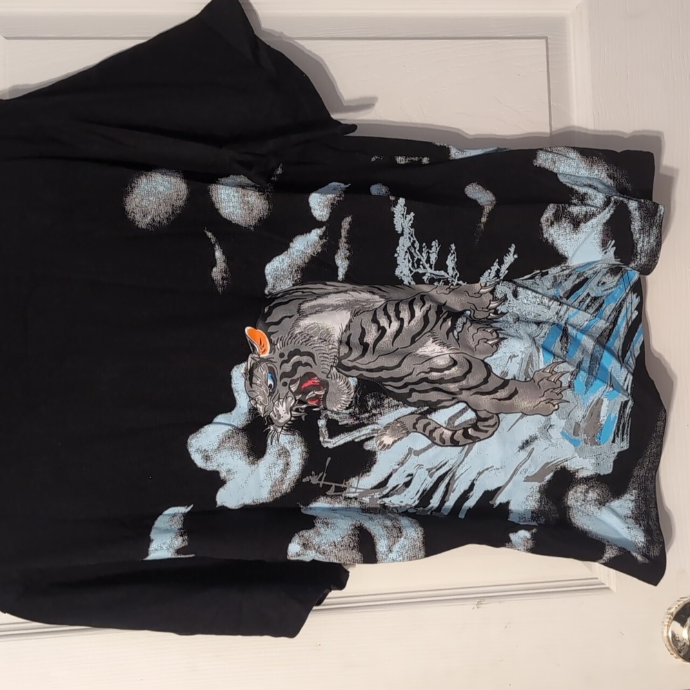 Evisu tshirt with tiger graphic - Picture 2 of 4